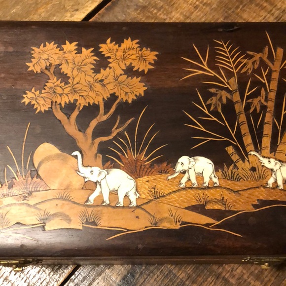 Vintage Detailed Wooden Elephant wooden box + FREE GIFT - Picture 4 of 14